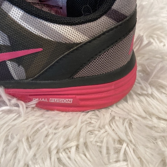 Nike Dual Fushion TR Running Shoe - Picture 9 of 15
